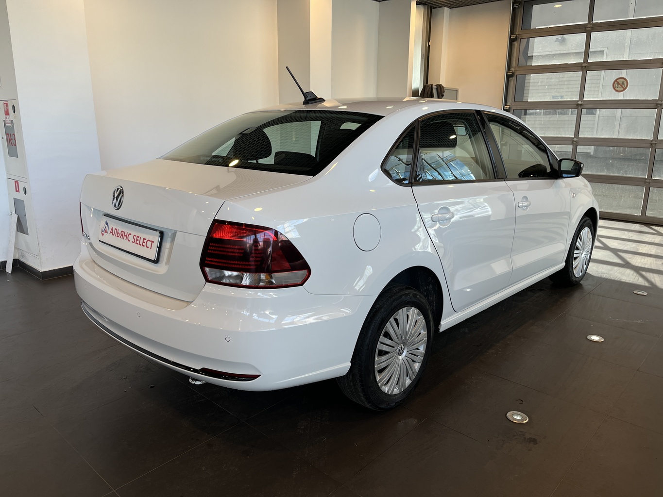 VOLKSWAGEN POLO