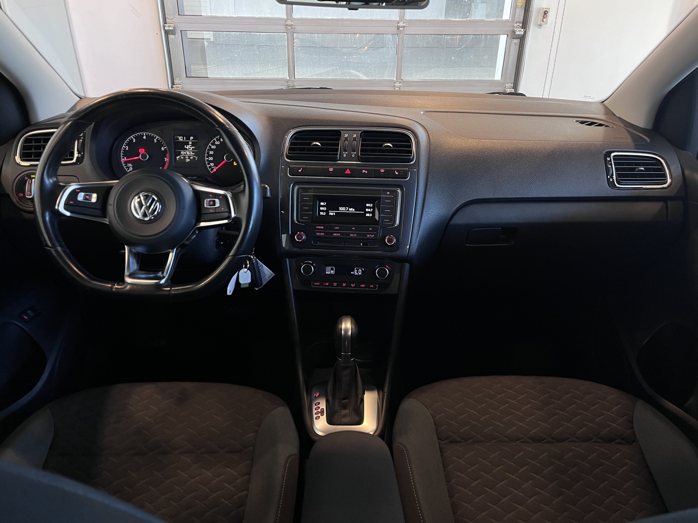 VOLKSWAGEN POLO