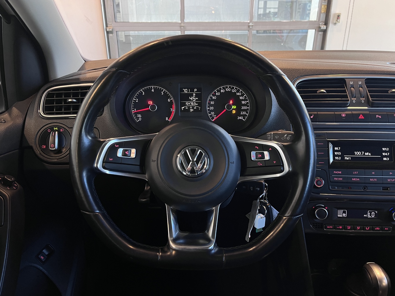 VOLKSWAGEN POLO
