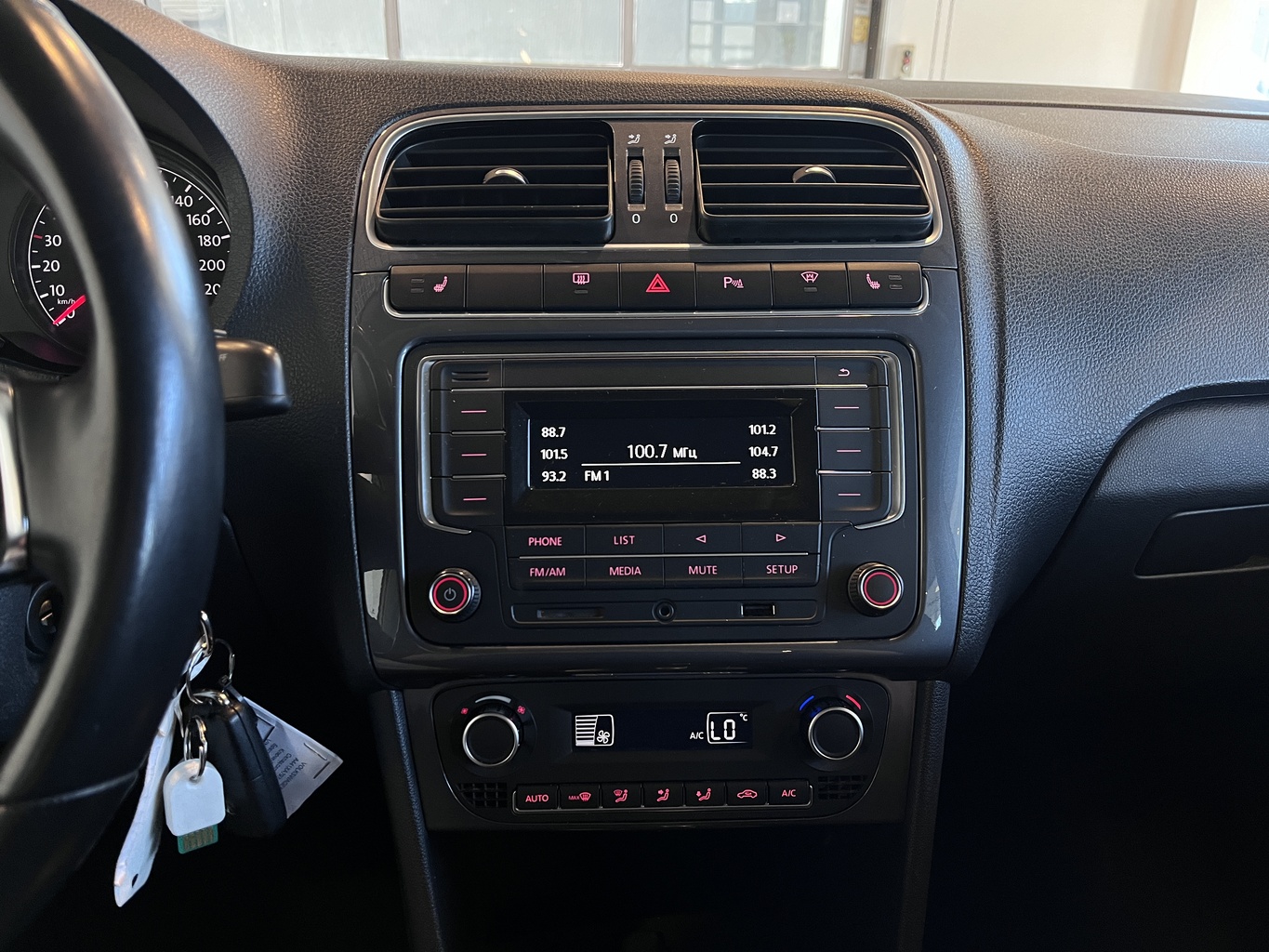 VOLKSWAGEN POLO