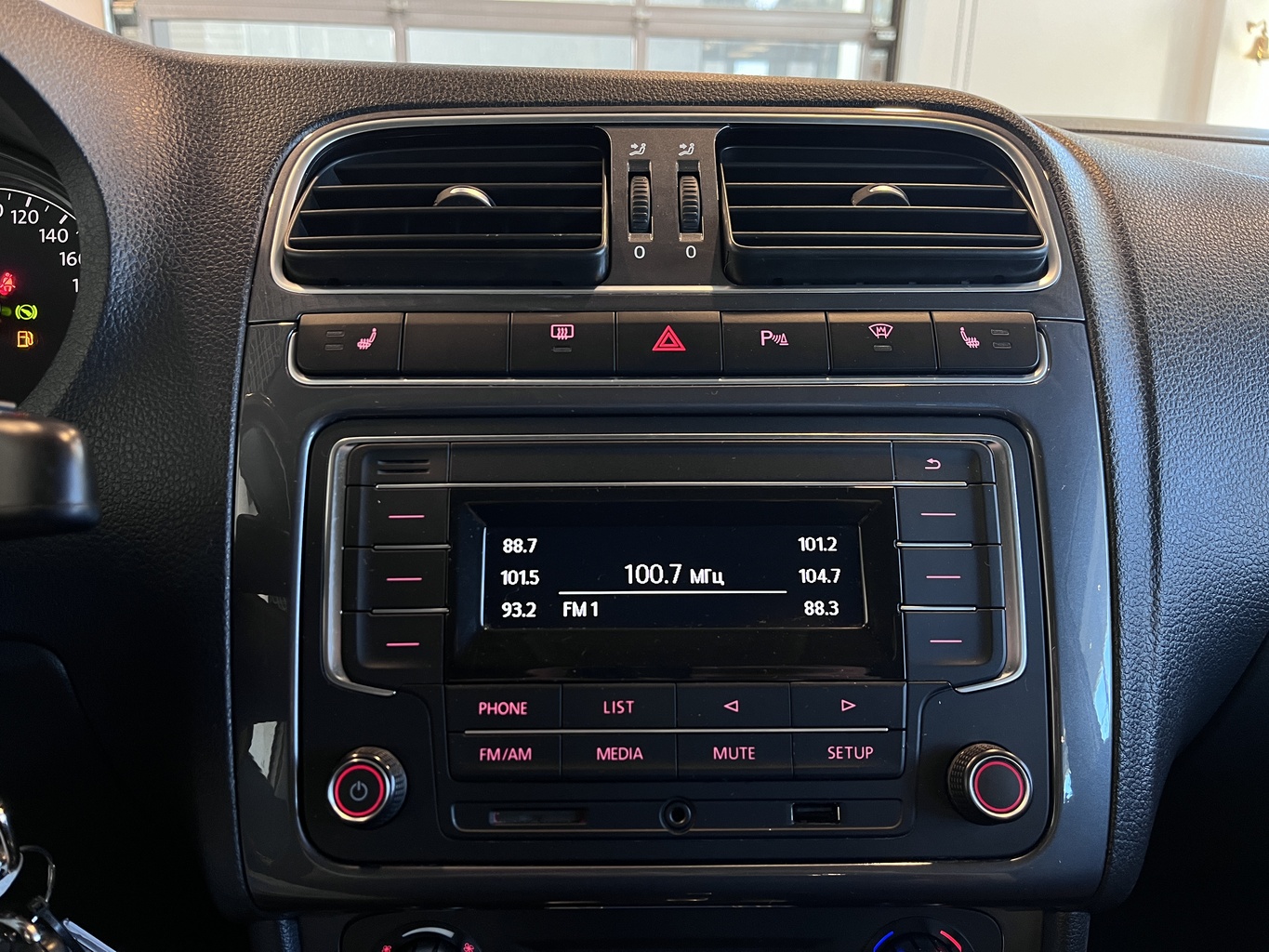 VOLKSWAGEN POLO