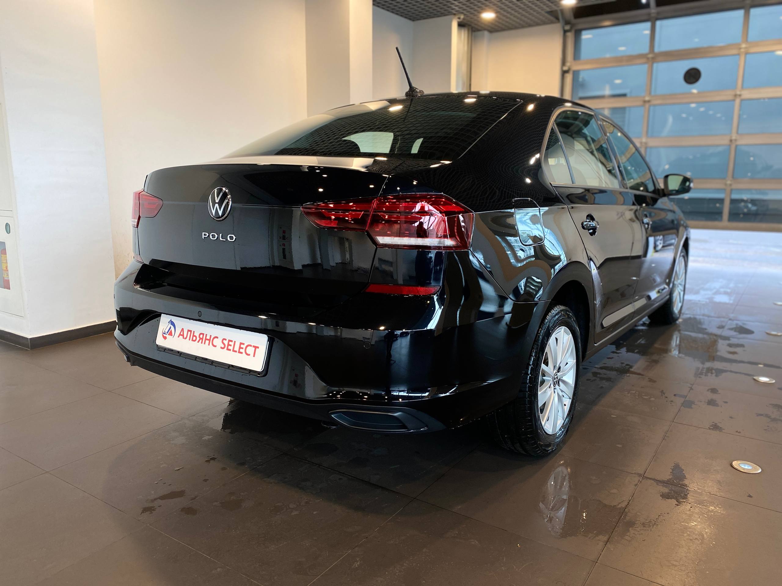 VOLKSWAGEN POLO