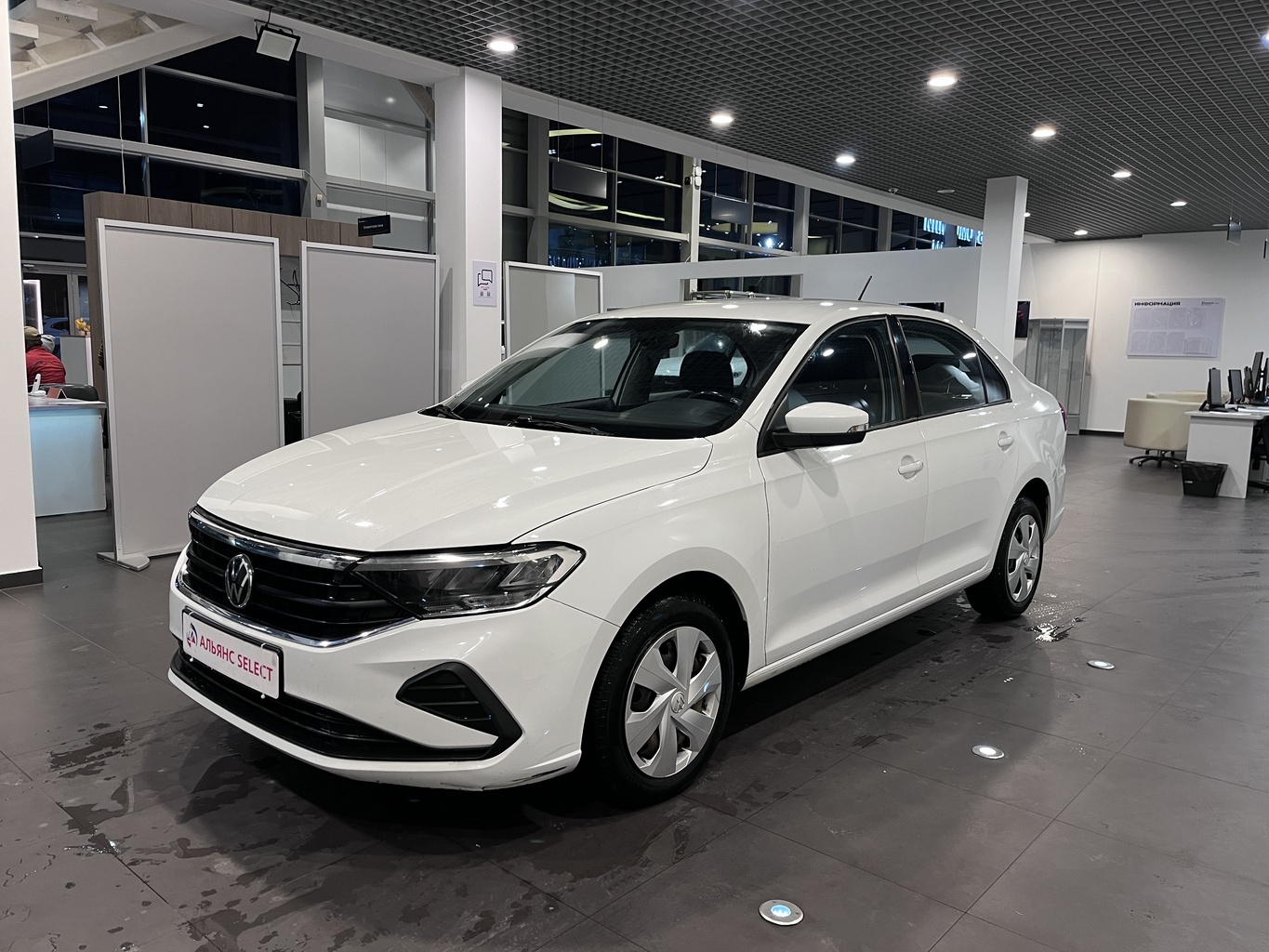 VOLKSWAGEN POLO