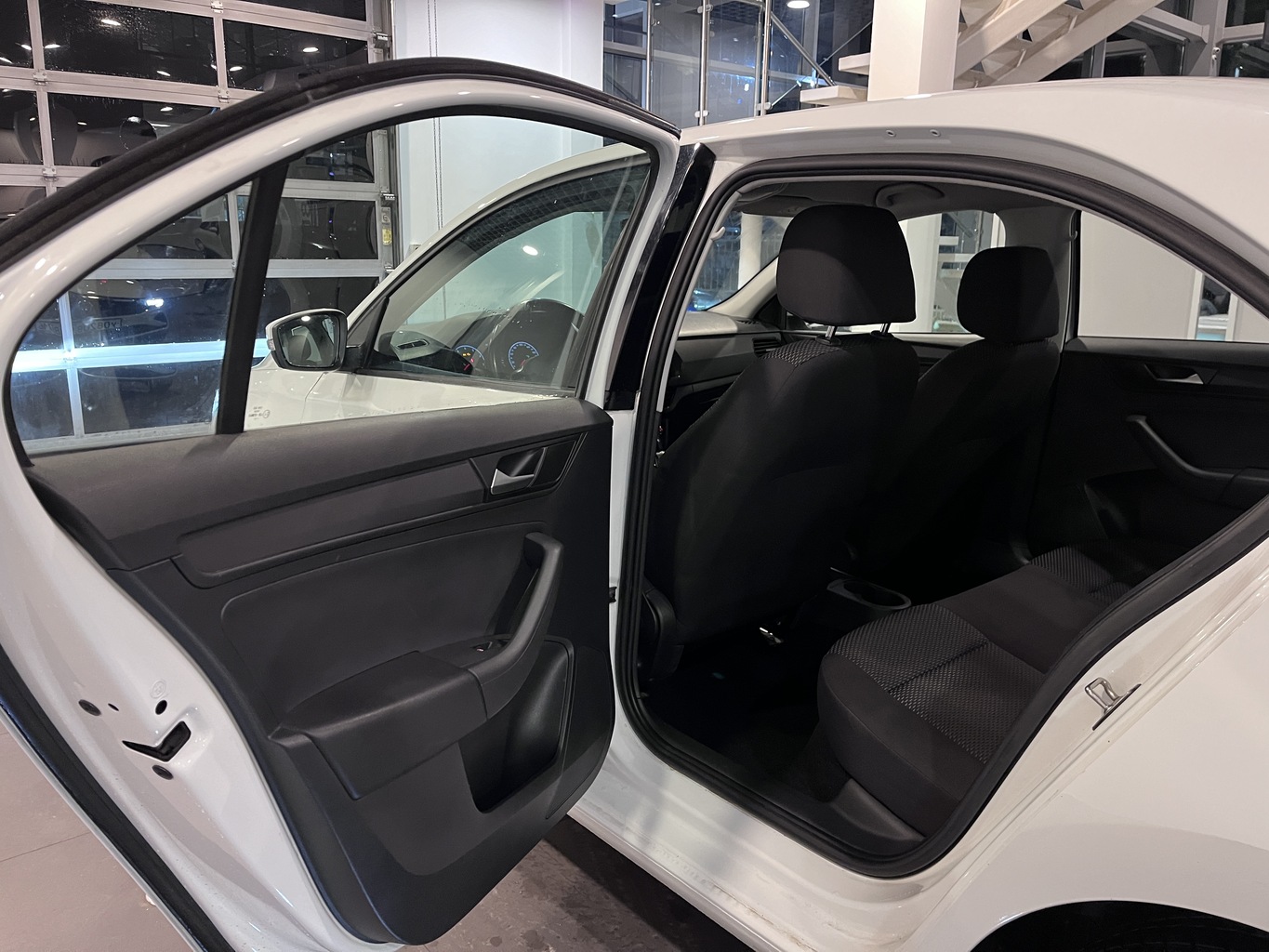 VOLKSWAGEN POLO