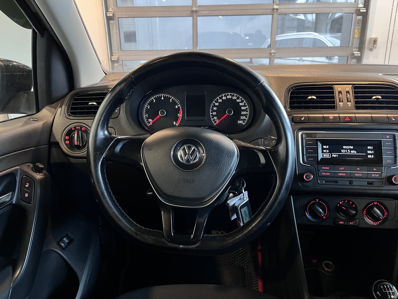VOLKSWAGEN POLO