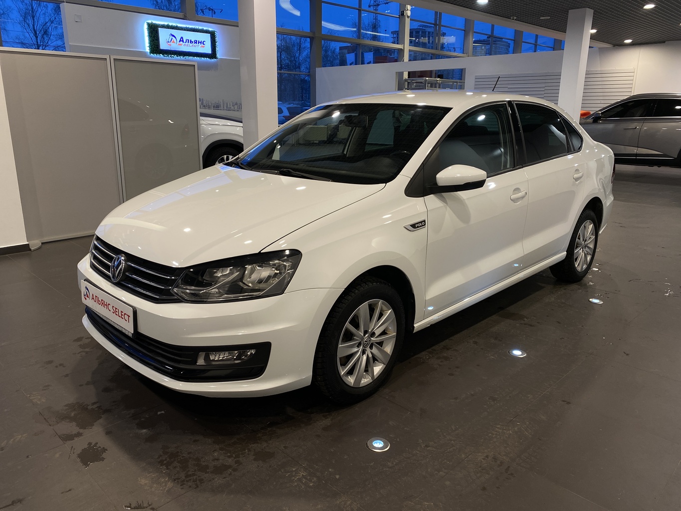 VOLKSWAGEN POLO