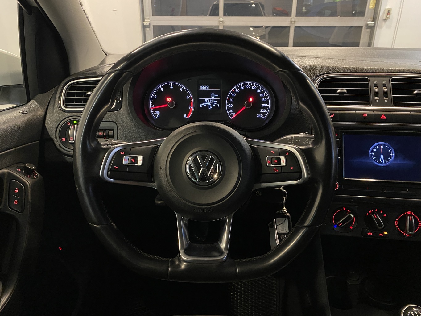 VOLKSWAGEN POLO
