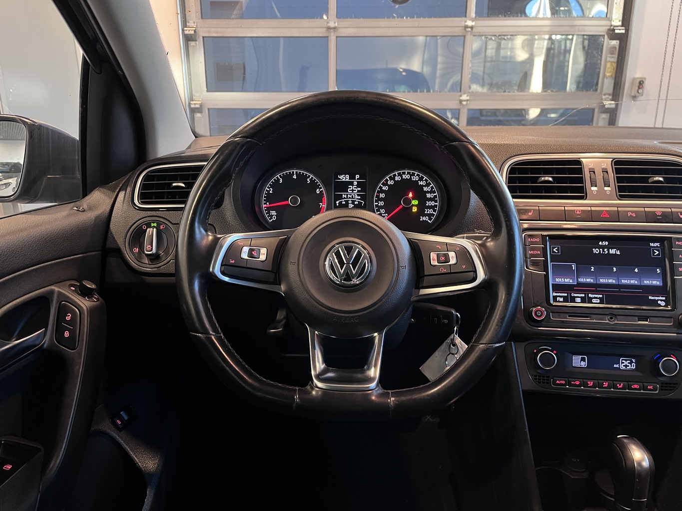 VOLKSWAGEN POLO
