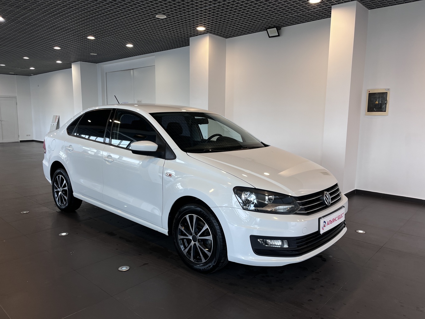 VOLKSWAGEN POLO