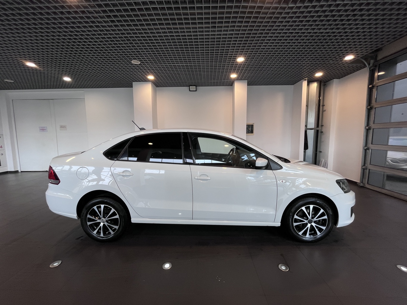 VOLKSWAGEN POLO