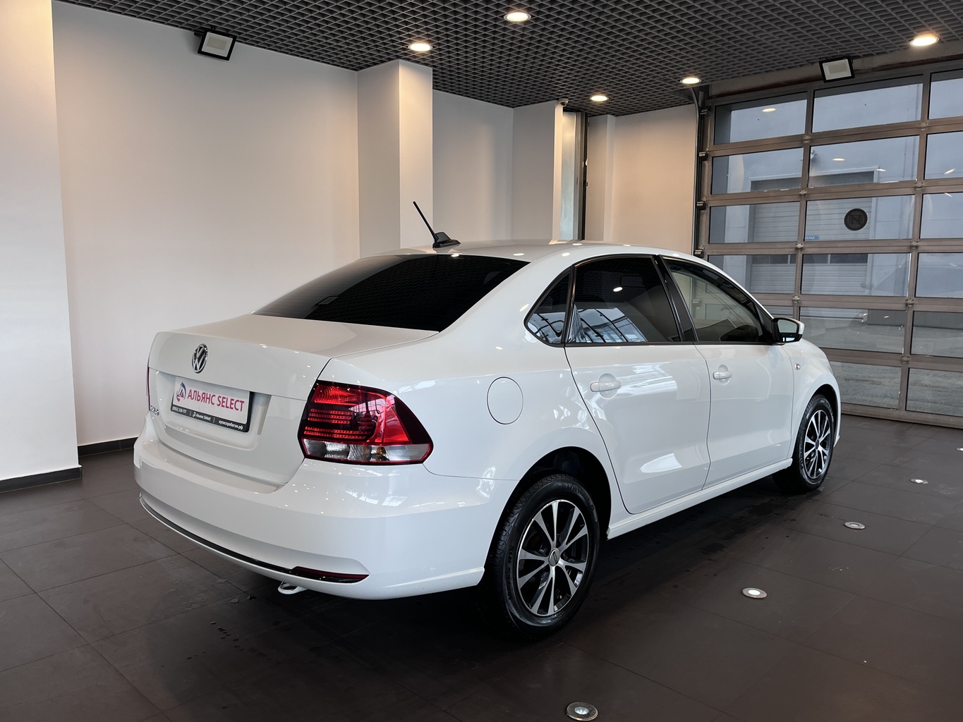VOLKSWAGEN POLO