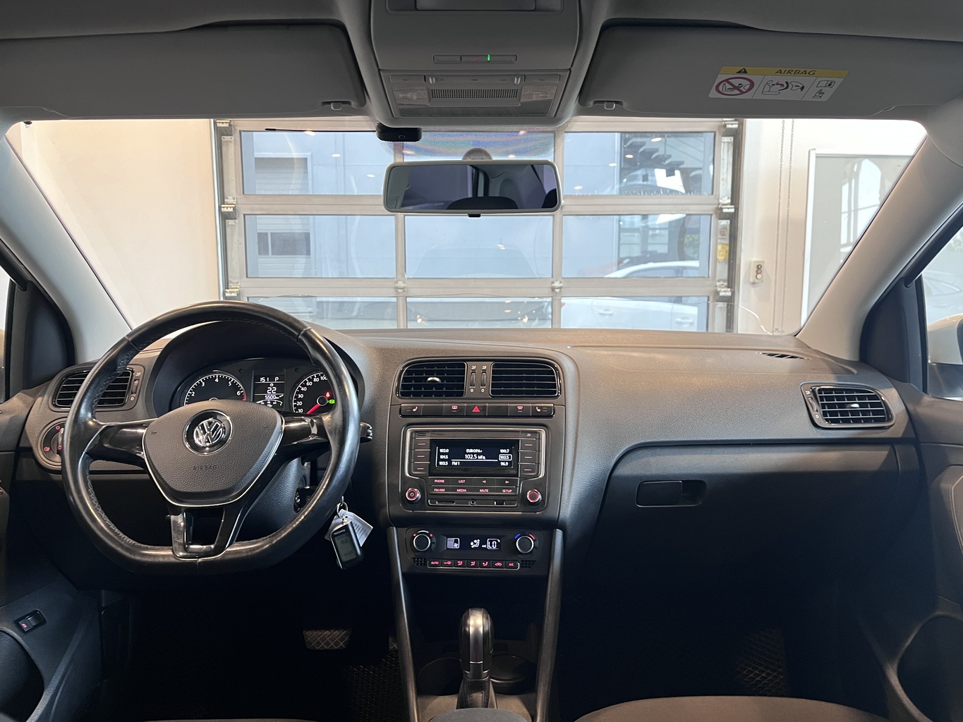 VOLKSWAGEN POLO