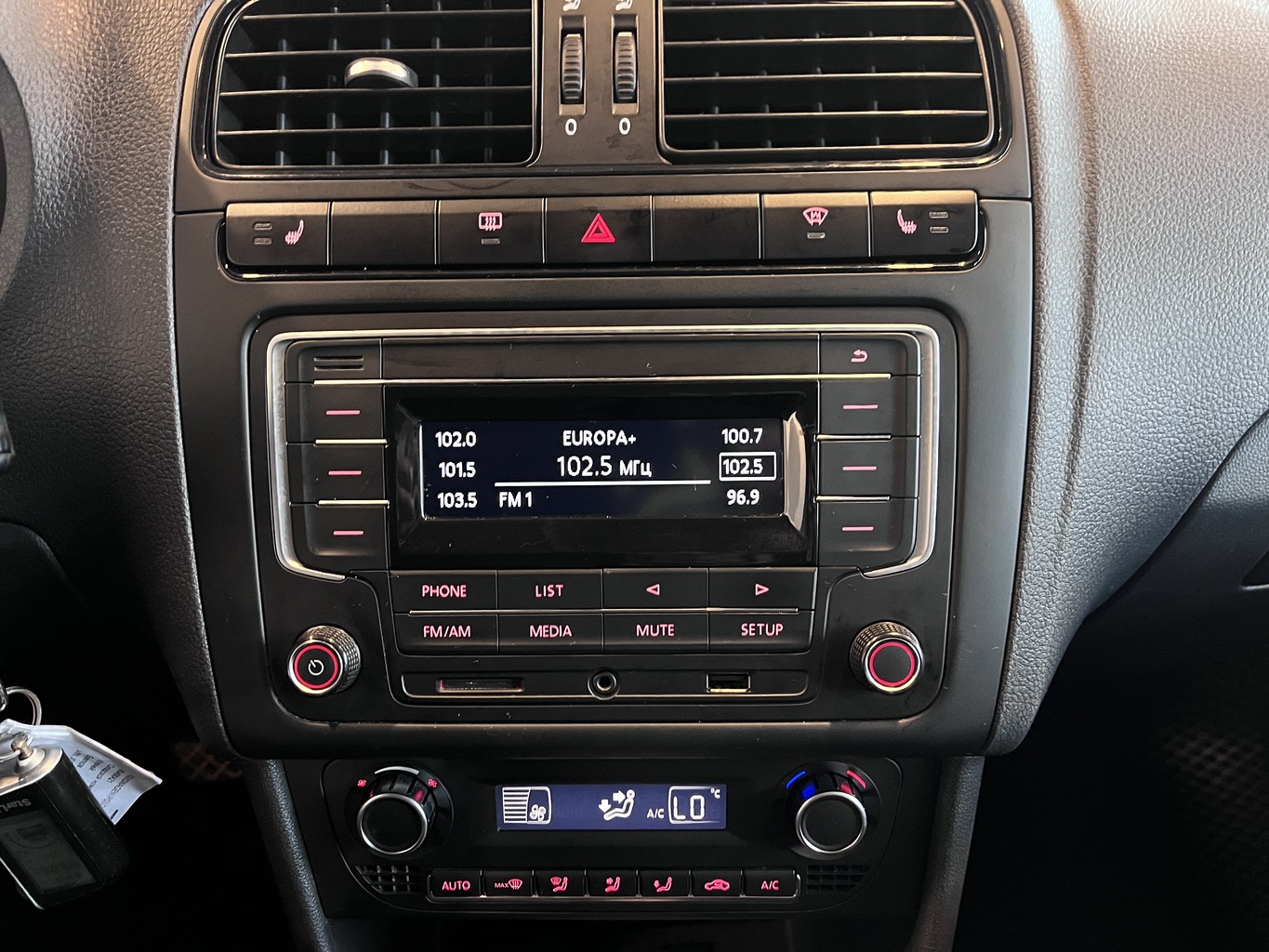 VOLKSWAGEN POLO