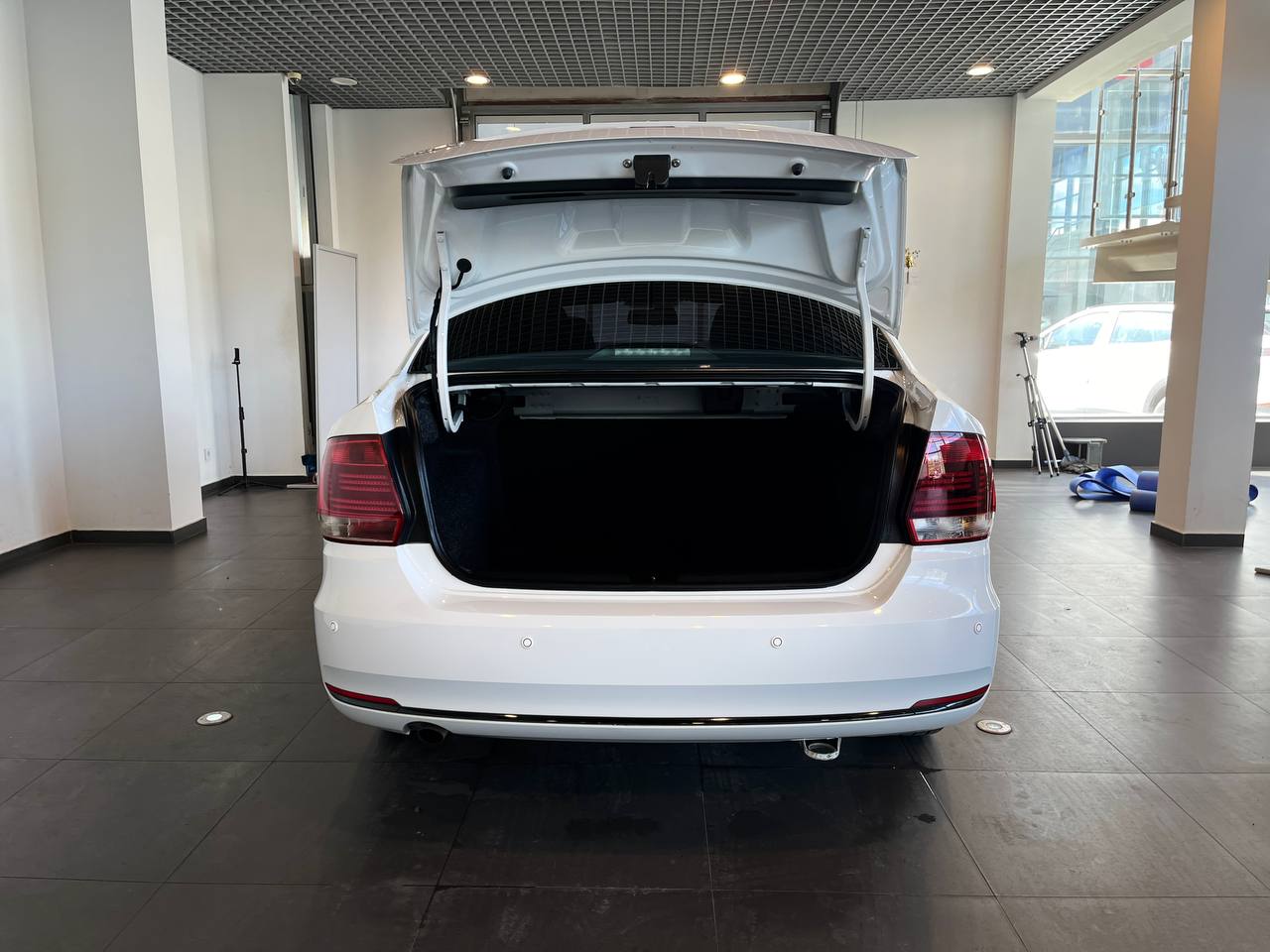 VOLKSWAGEN POLO