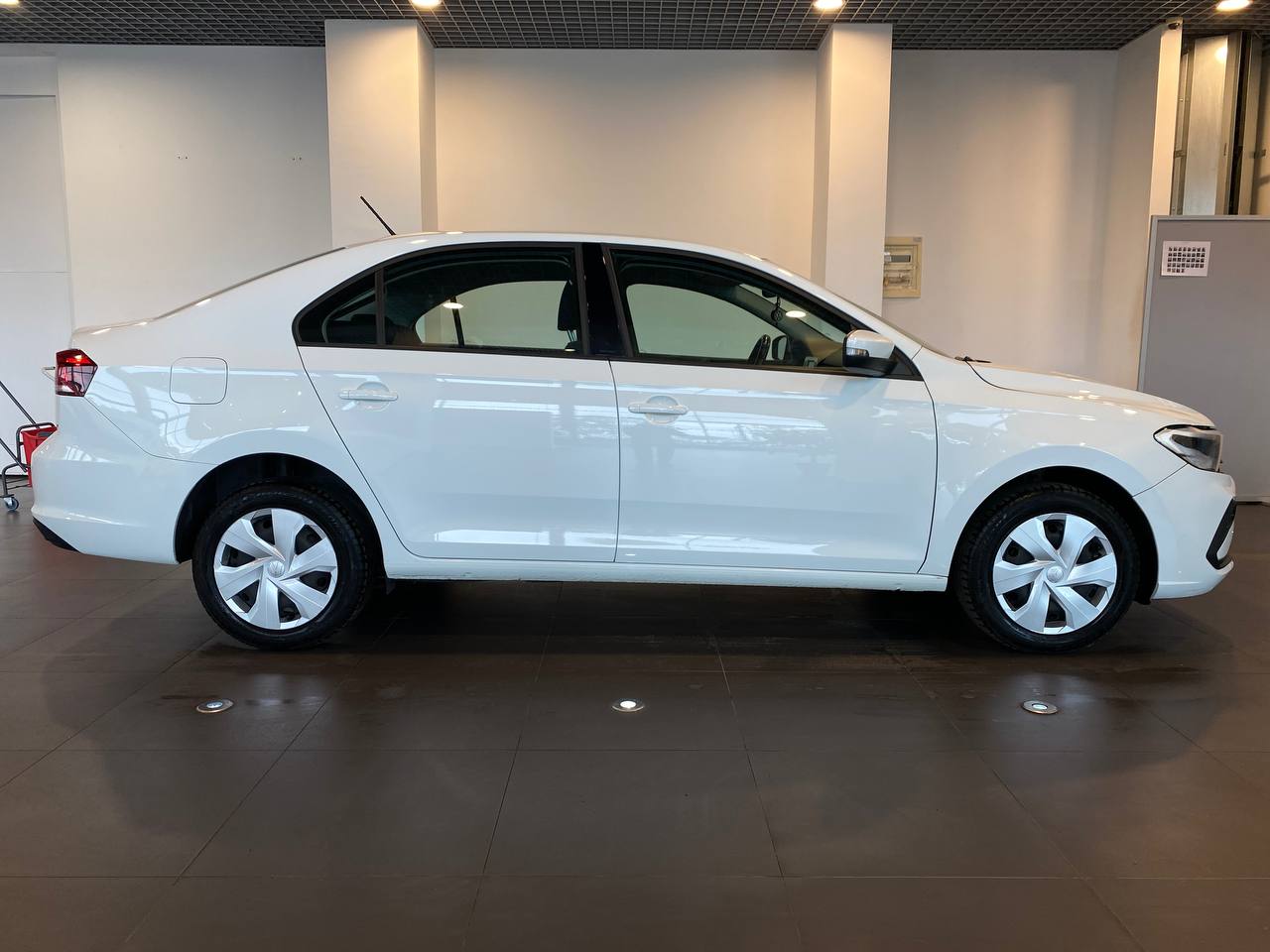VOLKSWAGEN POLO