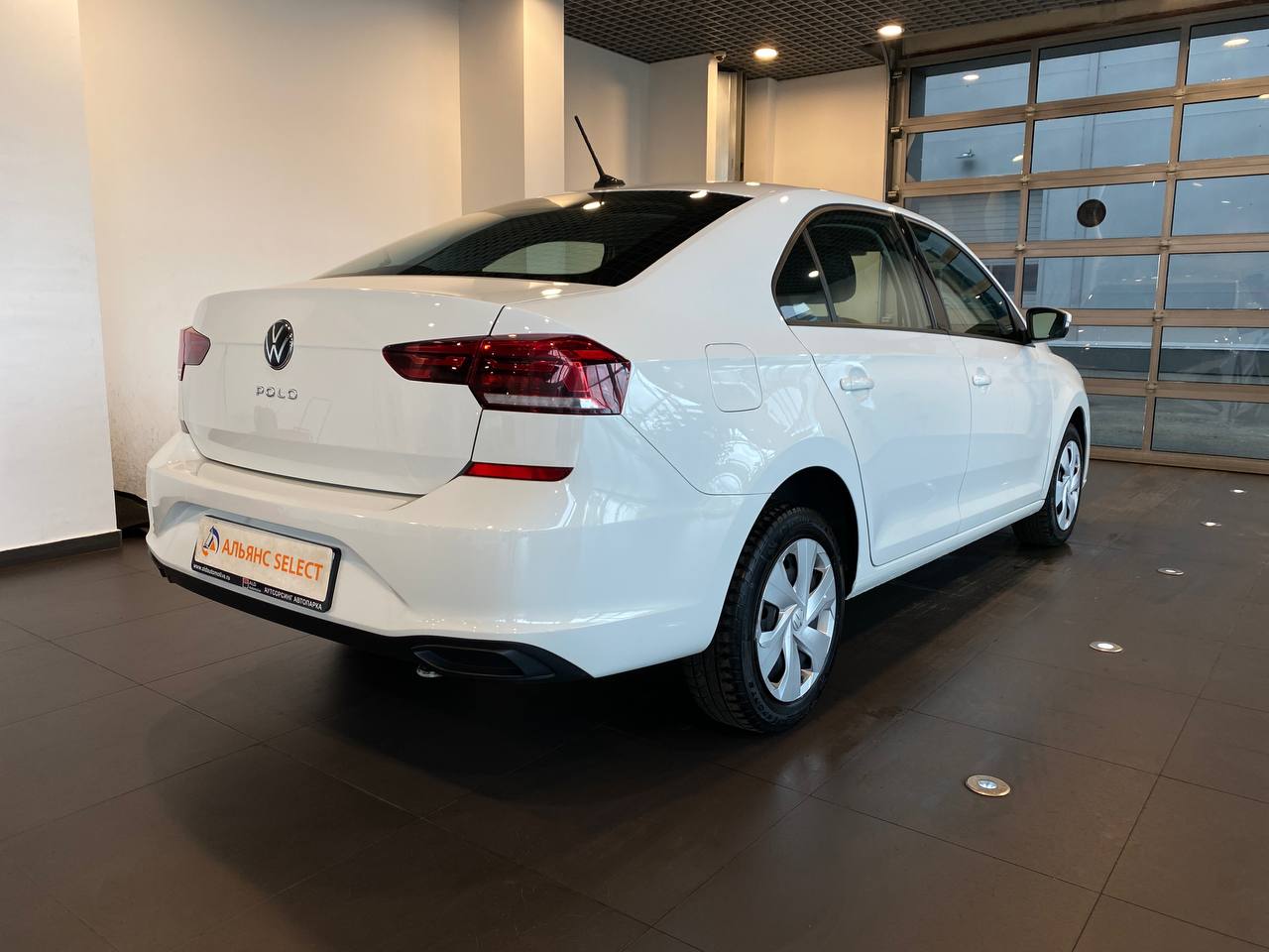 VOLKSWAGEN POLO