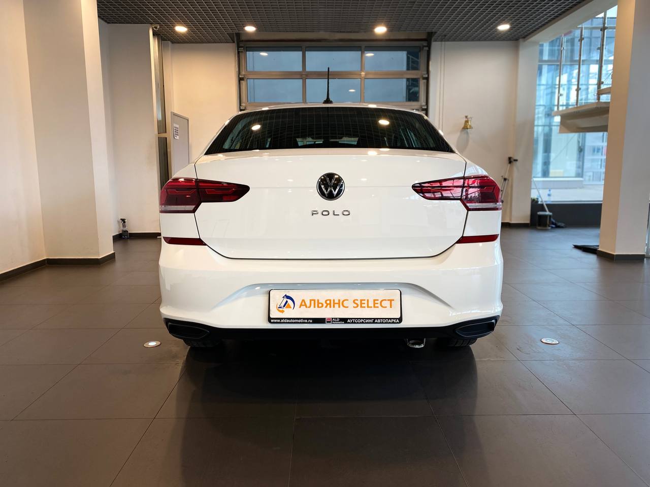 VOLKSWAGEN POLO