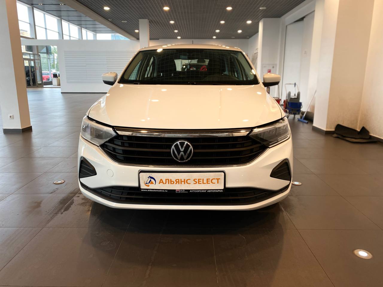 VOLKSWAGEN POLO