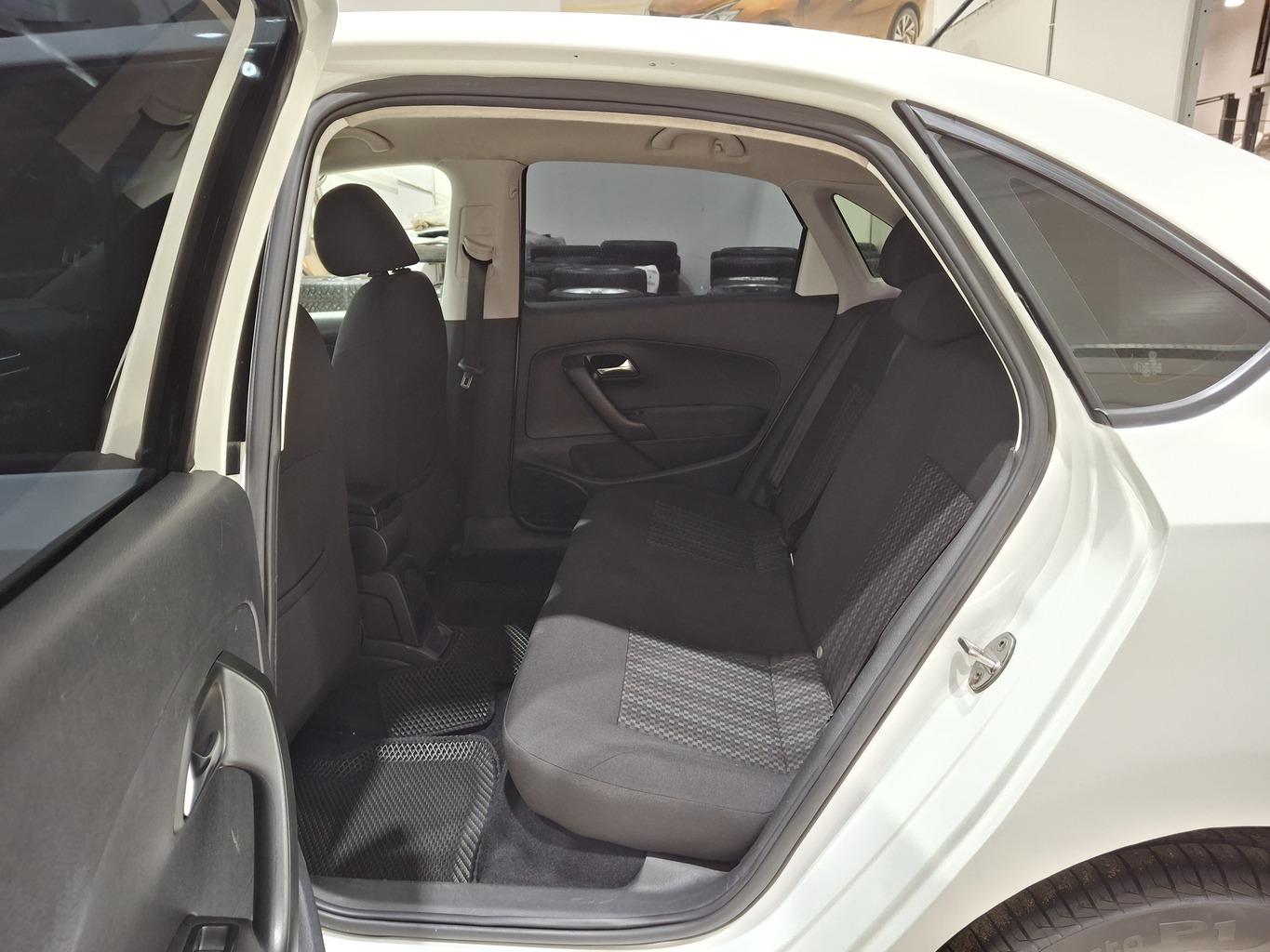 VOLKSWAGEN POLO