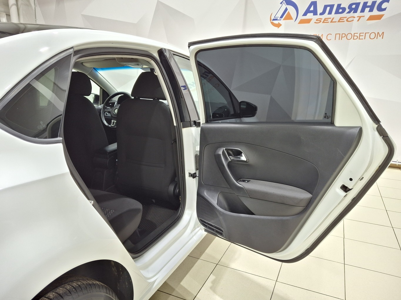 VOLKSWAGEN POLO
