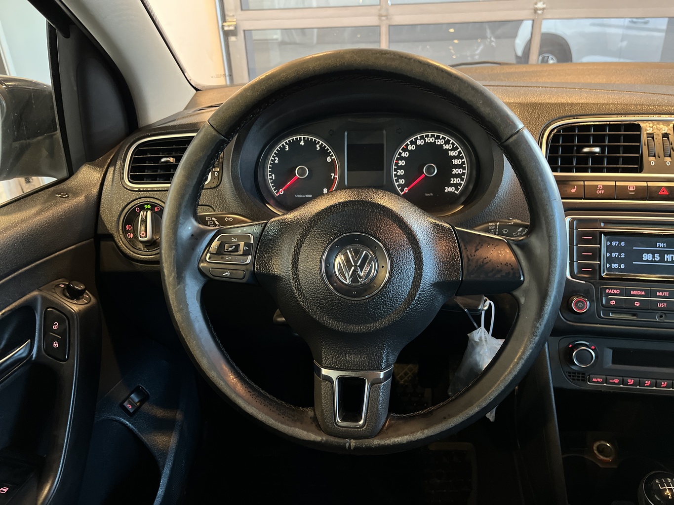 VOLKSWAGEN POLO