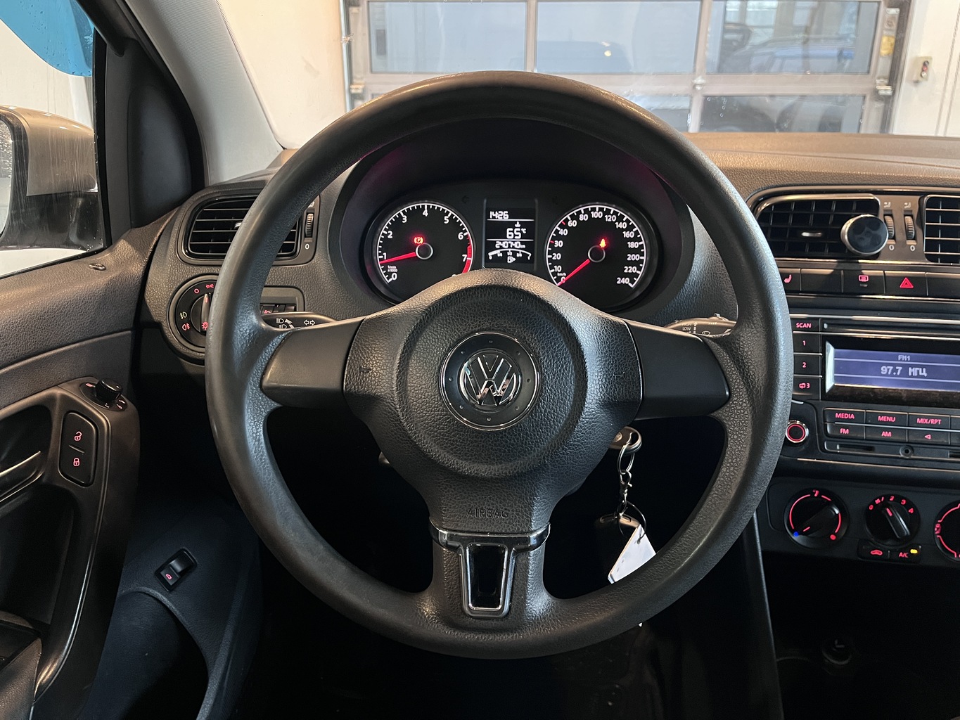 VOLKSWAGEN POLO