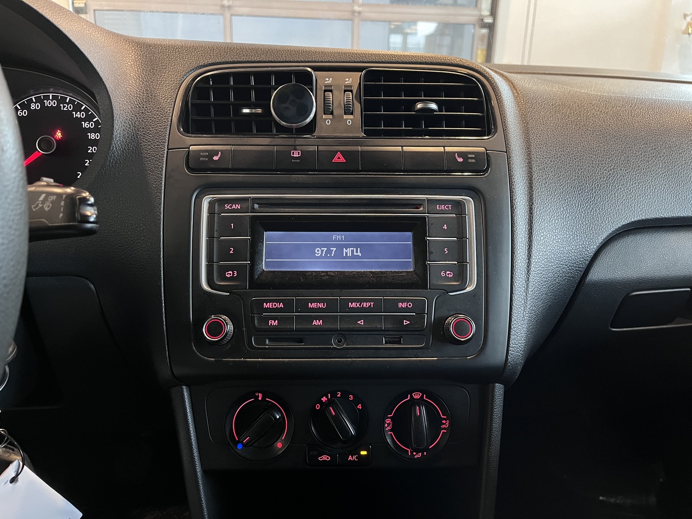 VOLKSWAGEN POLO