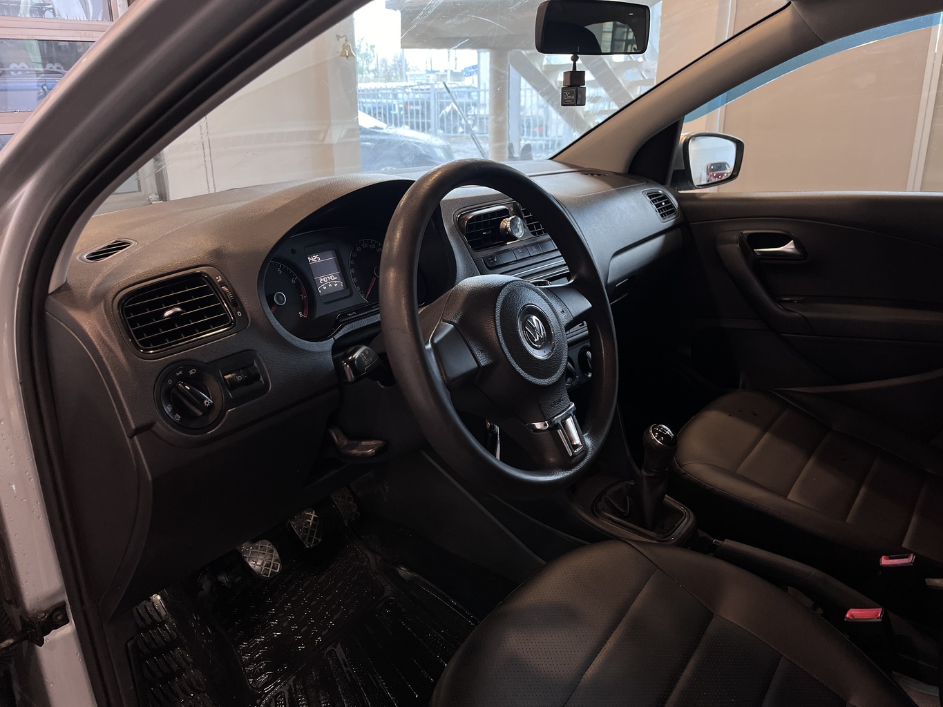 VOLKSWAGEN POLO