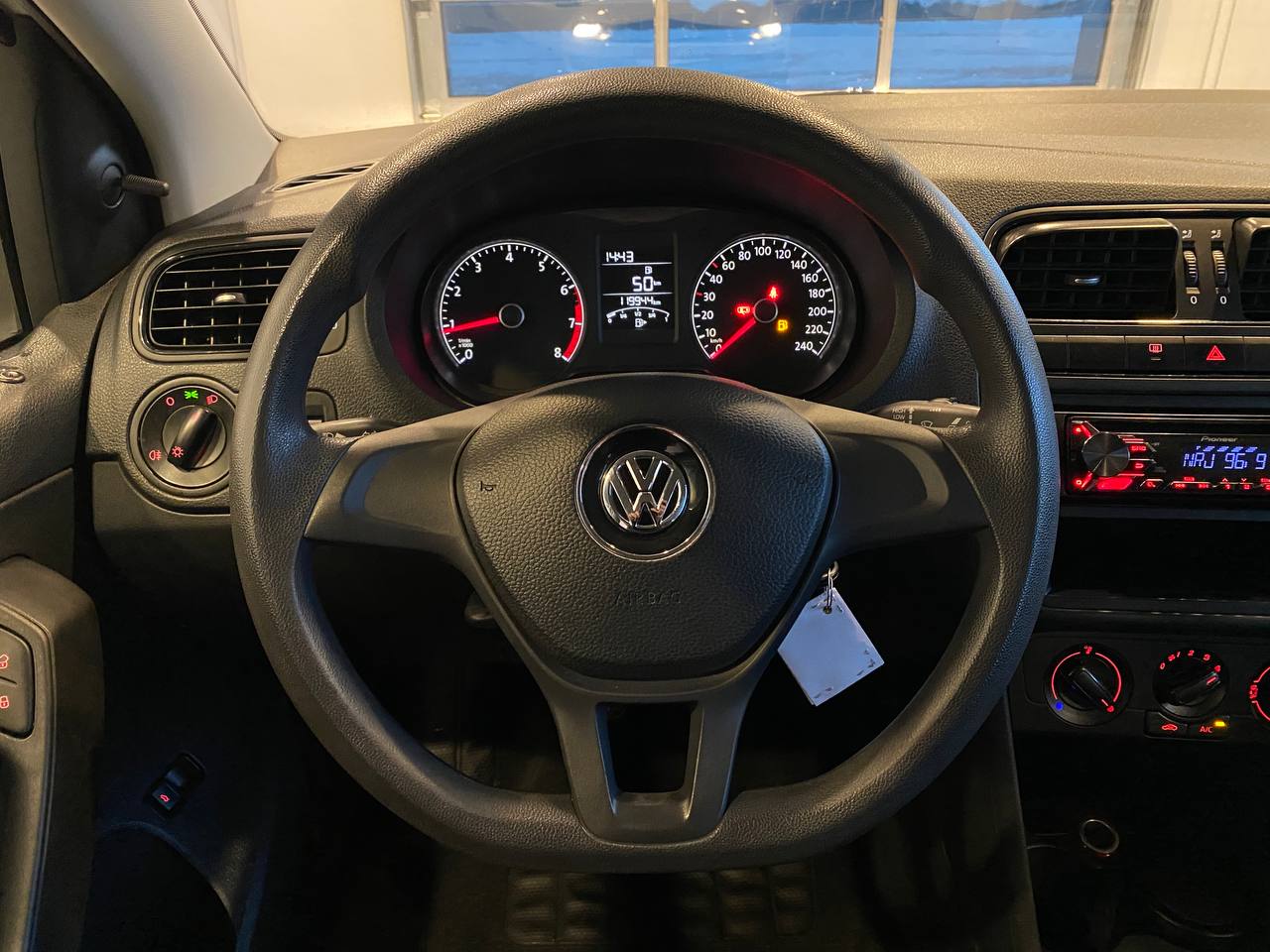 VOLKSWAGEN POLO