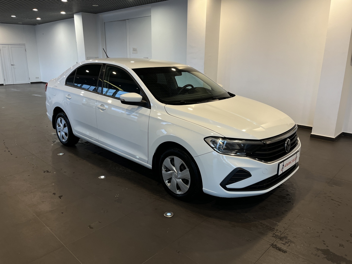 VOLKSWAGEN POLO