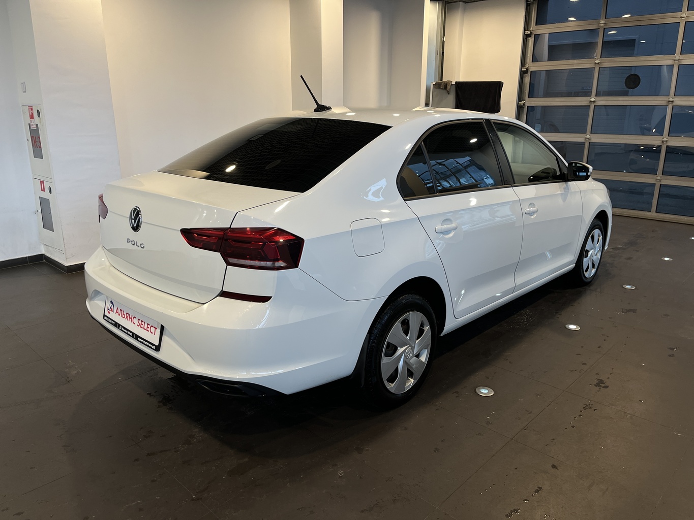 VOLKSWAGEN POLO