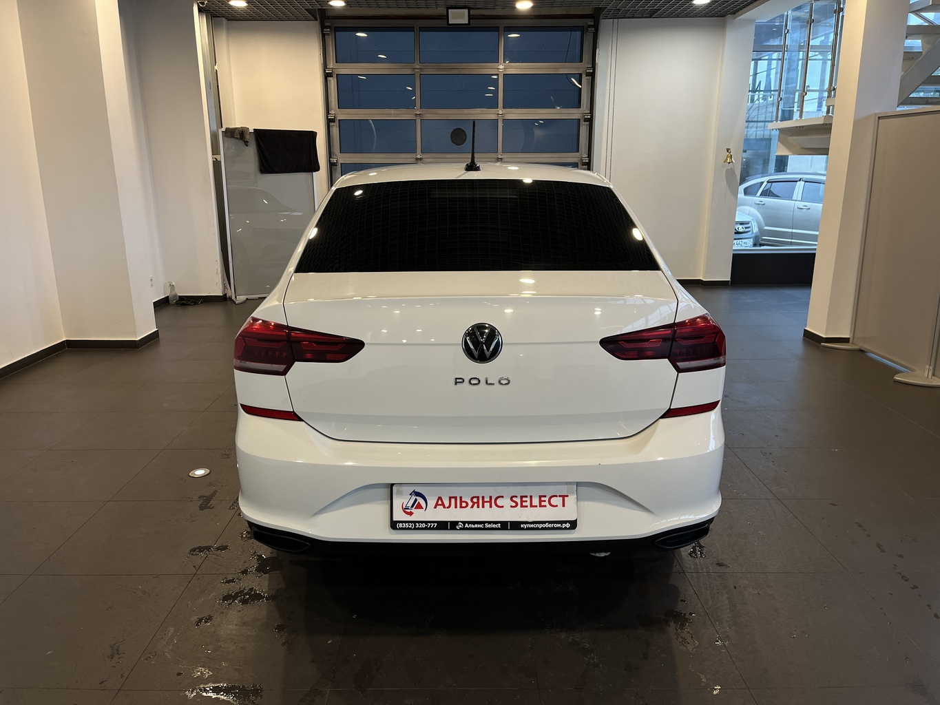 VOLKSWAGEN POLO