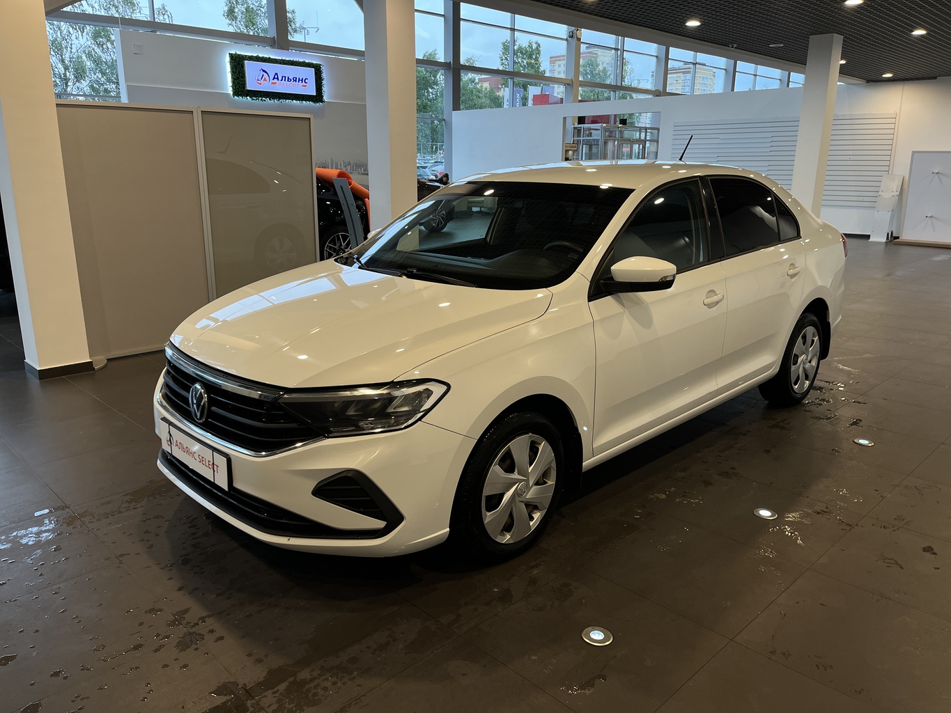 VOLKSWAGEN POLO