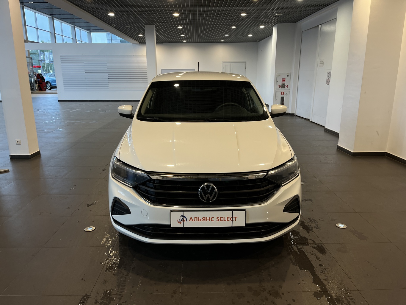 VOLKSWAGEN POLO