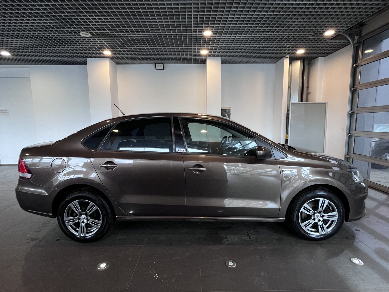 VOLKSWAGEN POLO