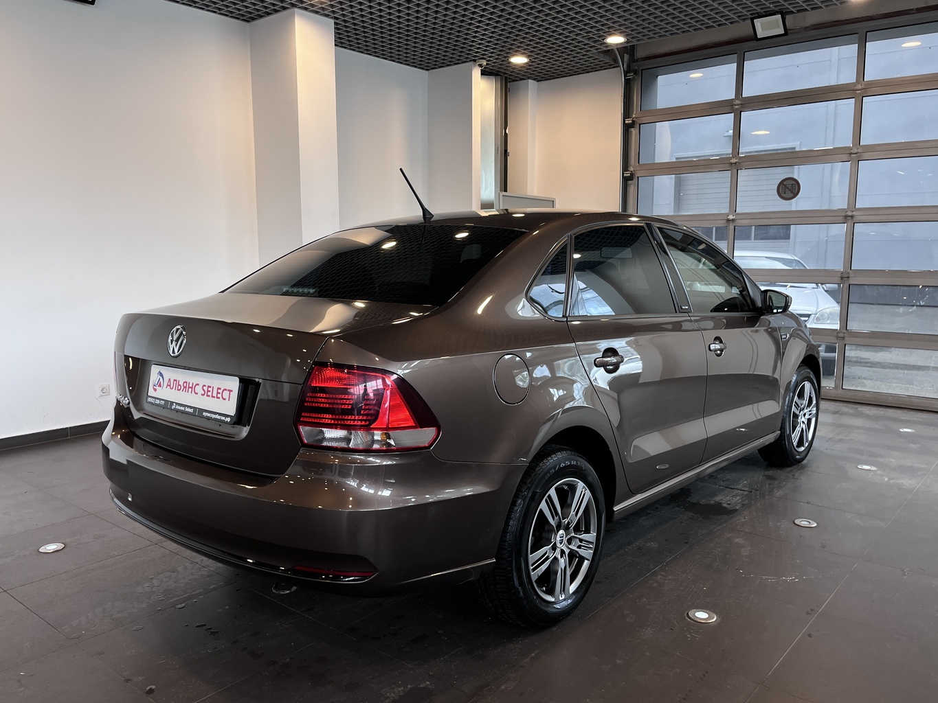 VOLKSWAGEN POLO