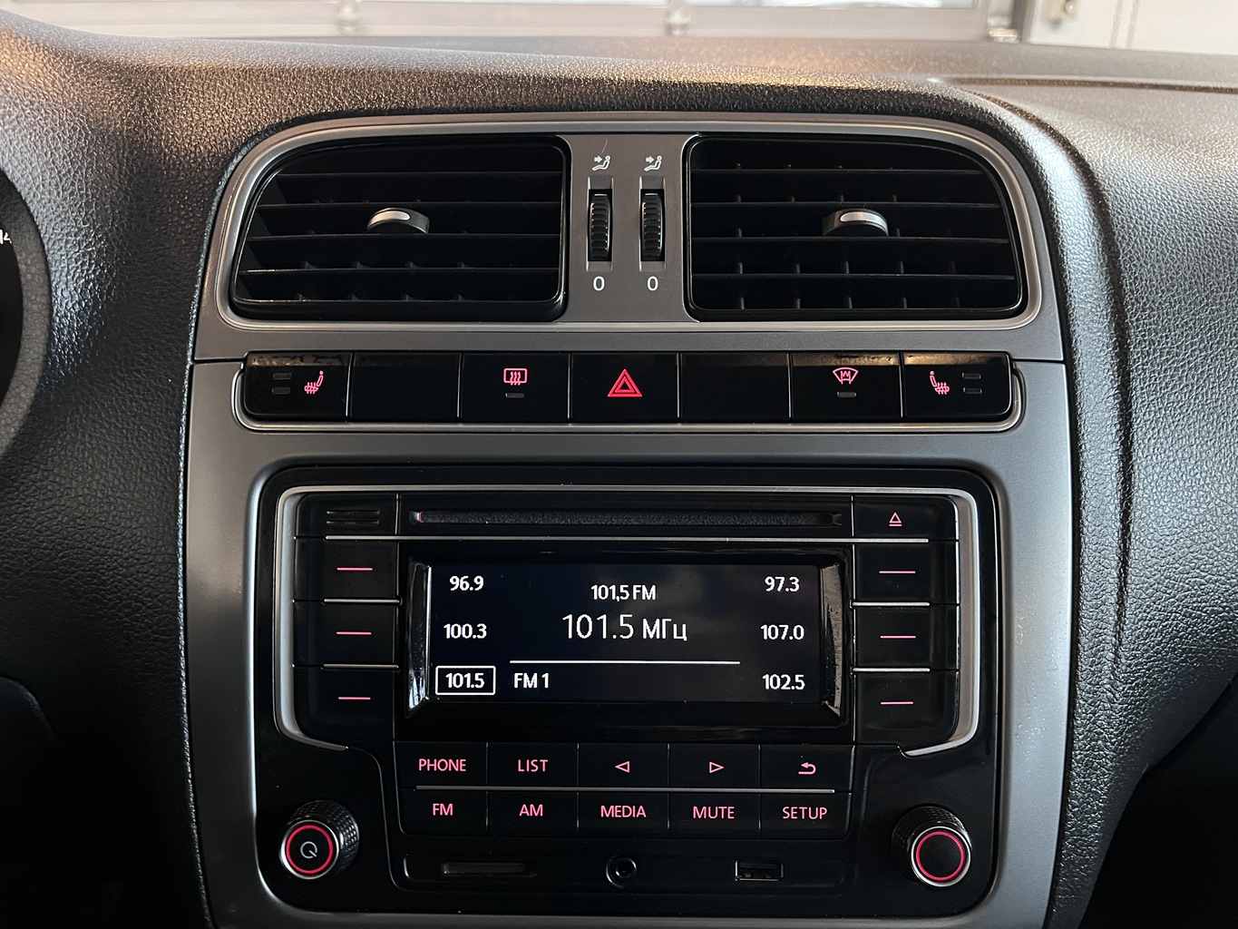VOLKSWAGEN POLO