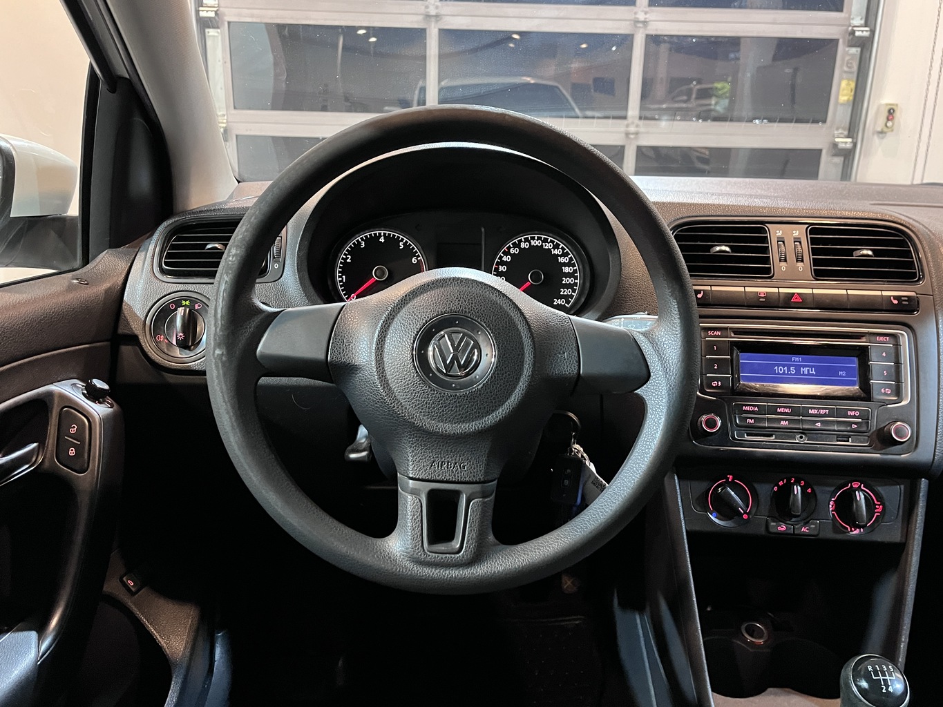 VOLKSWAGEN POLO