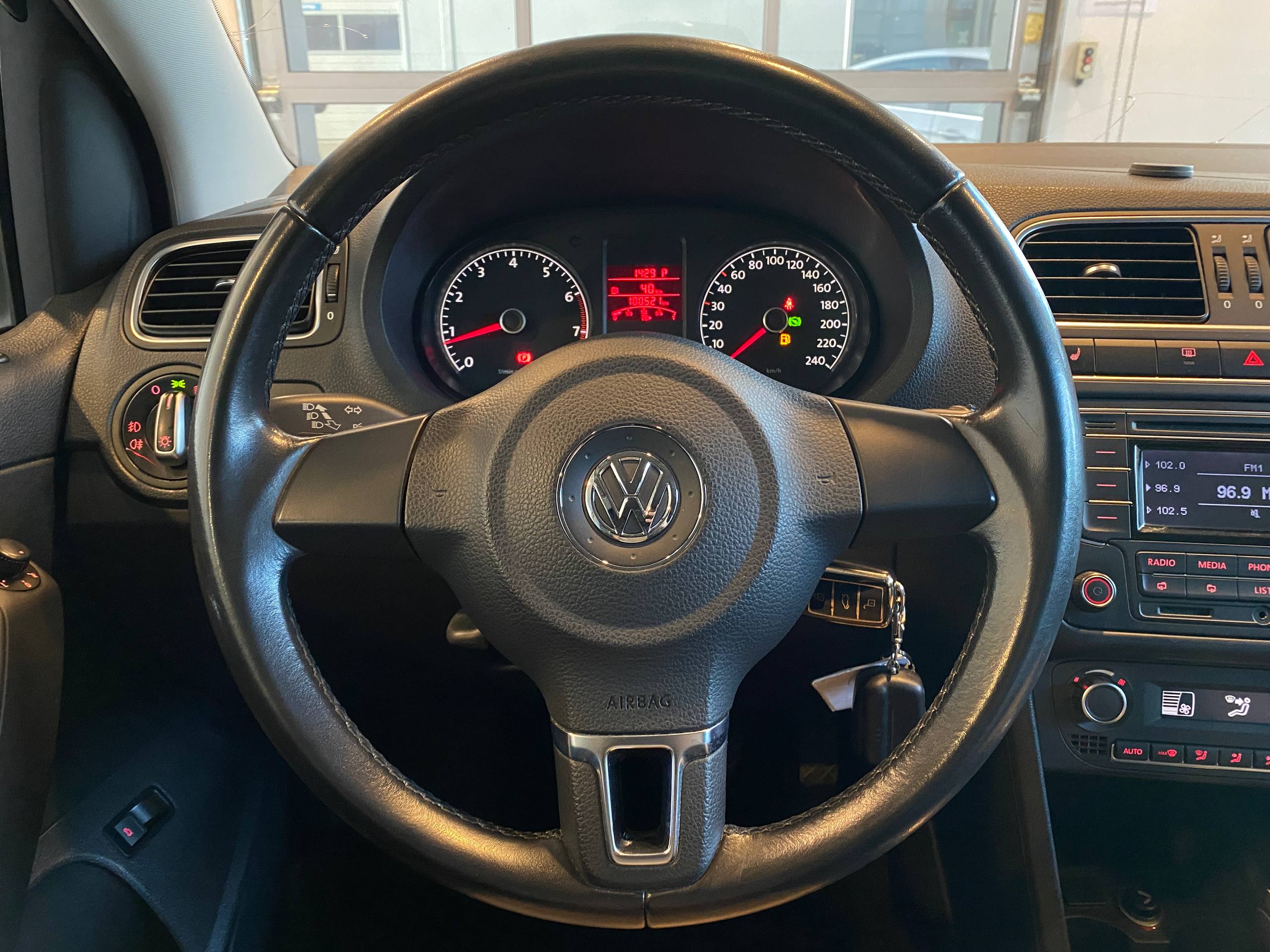 VOLKSWAGEN POLO