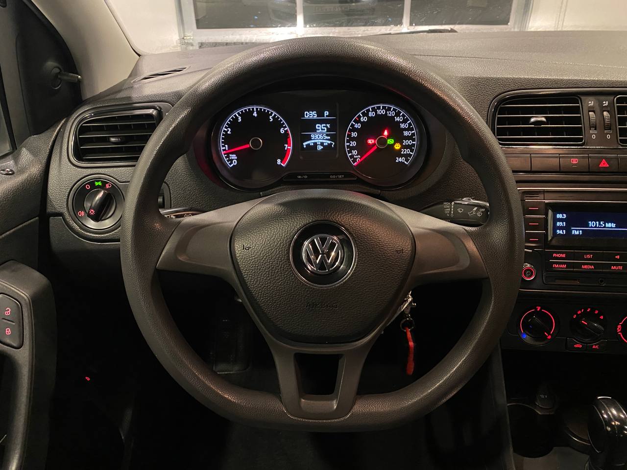 VOLKSWAGEN POLO