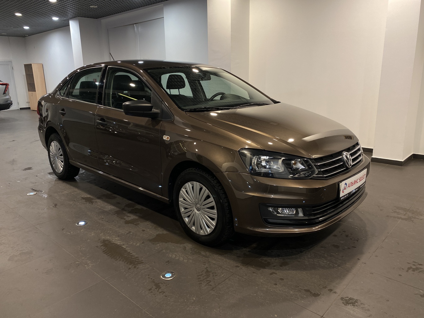 VOLKSWAGEN POLO