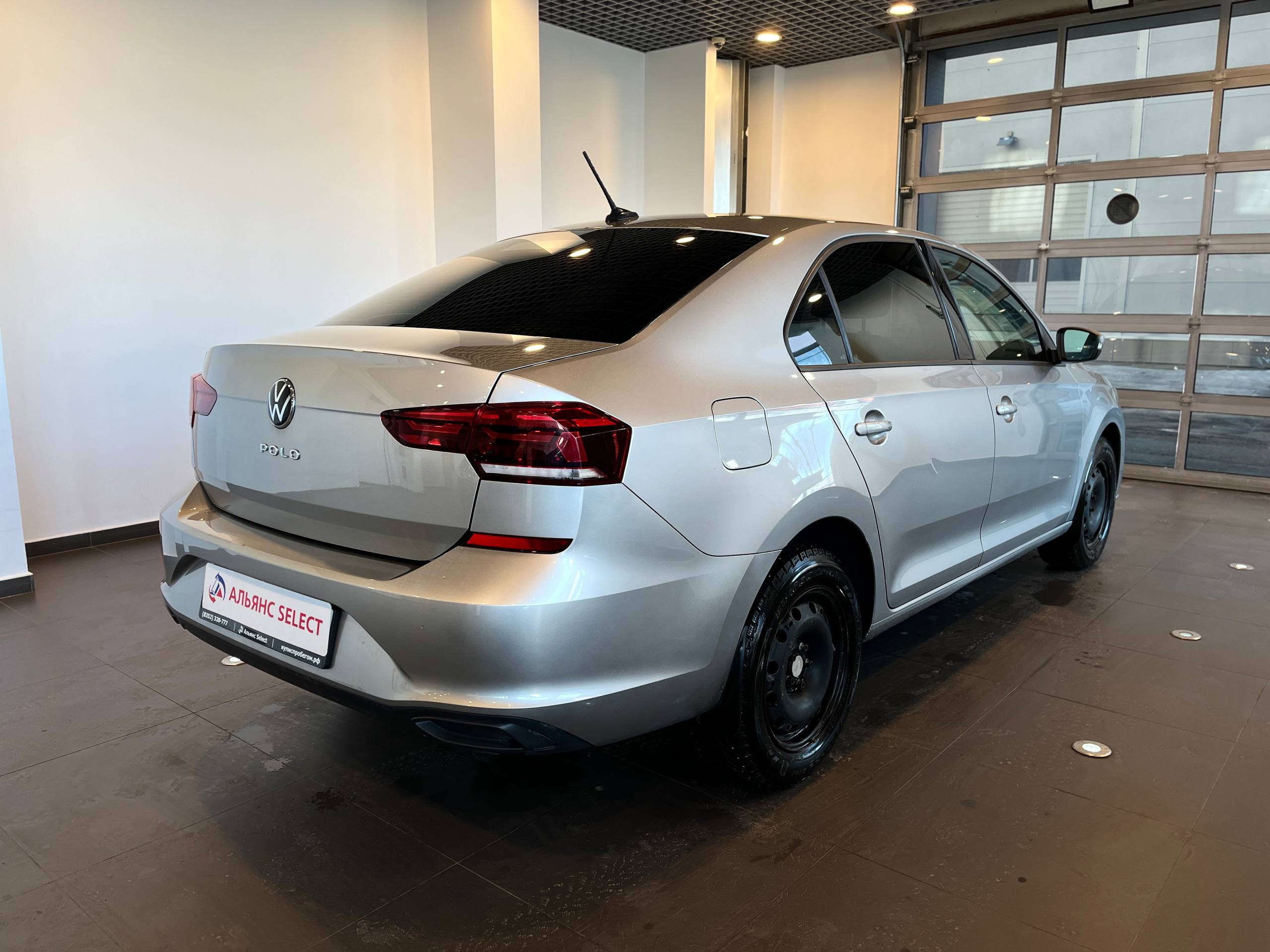 VOLKSWAGEN POLO