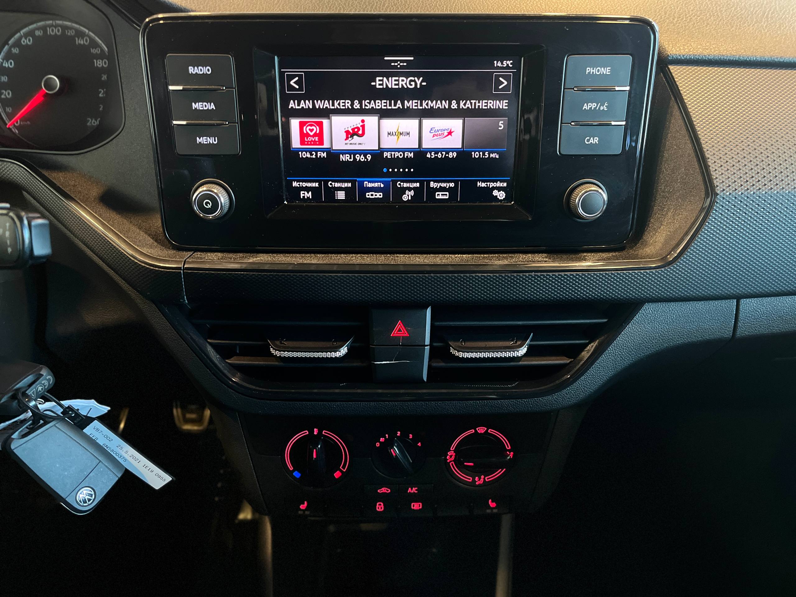 VOLKSWAGEN POLO