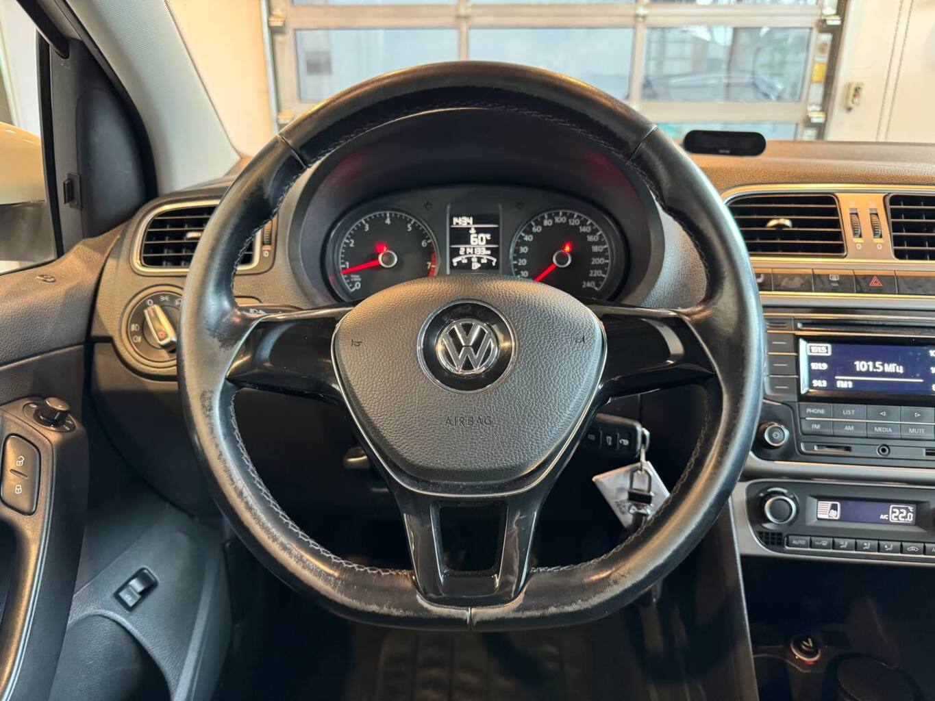 VOLKSWAGEN POLO