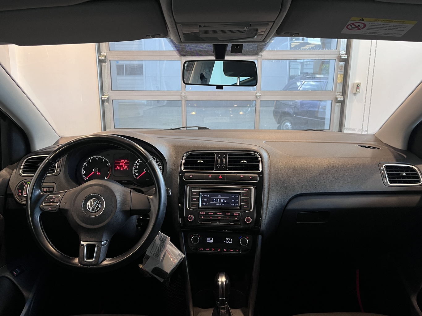 VOLKSWAGEN POLO