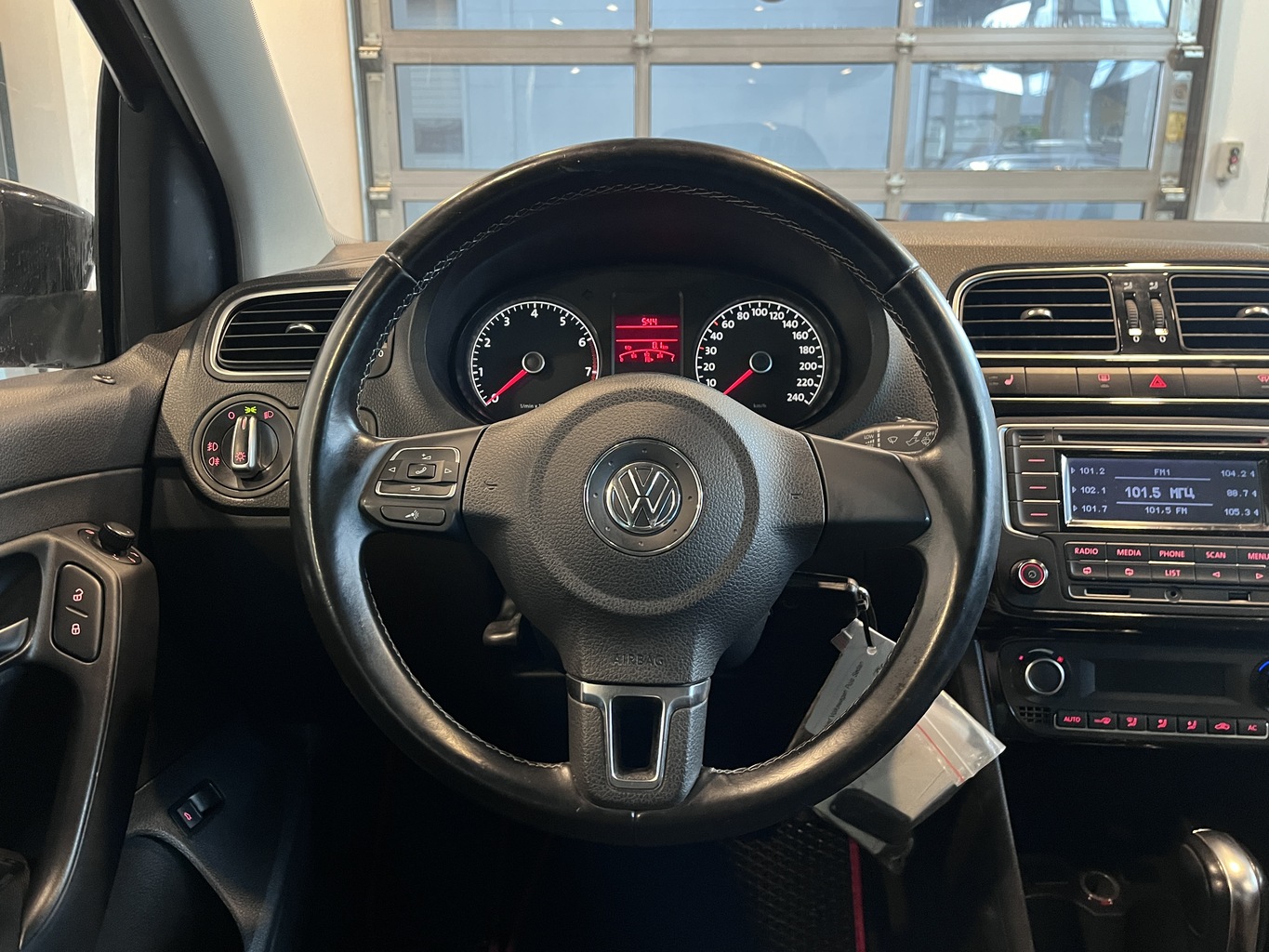 VOLKSWAGEN POLO