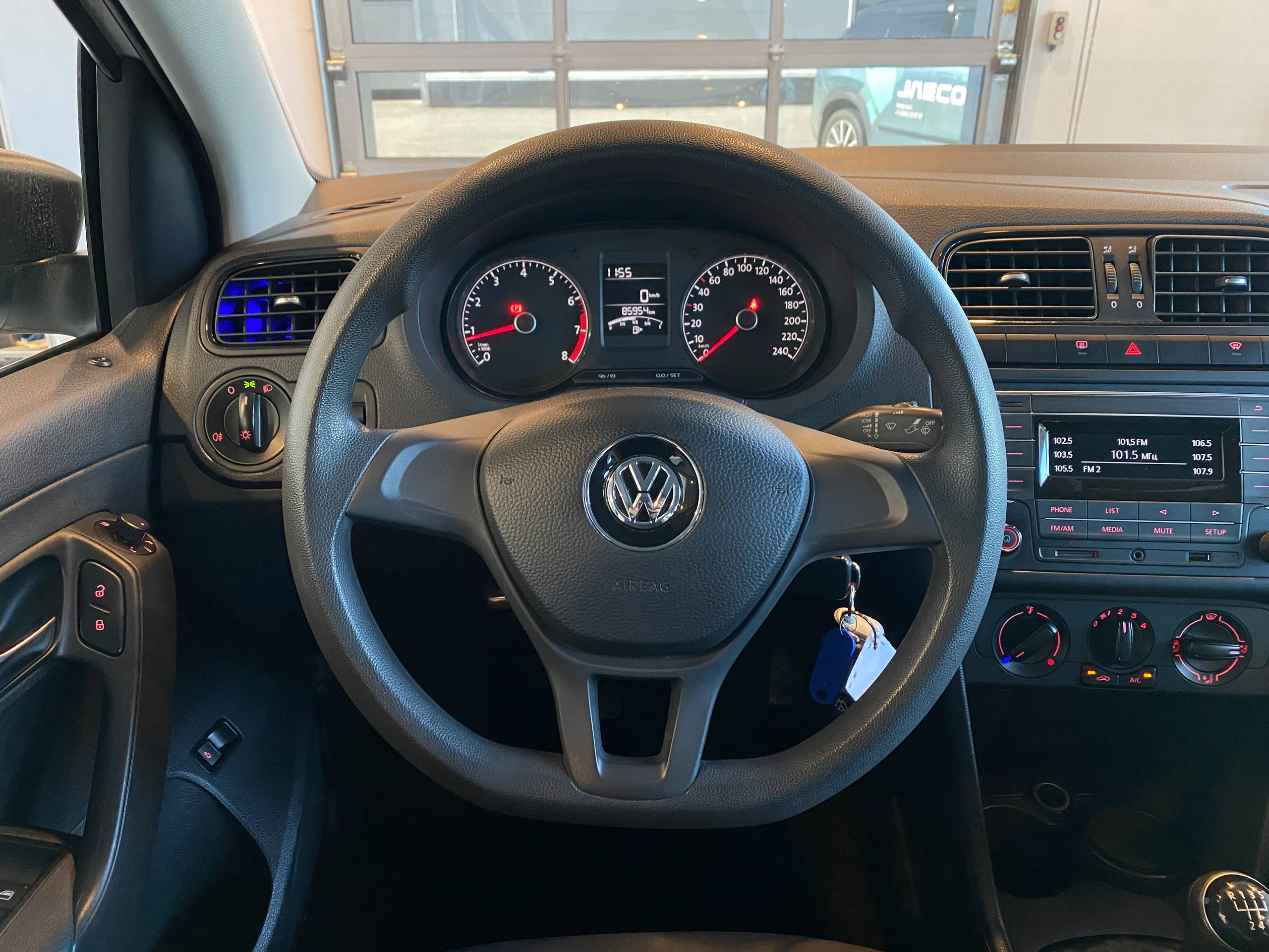 VOLKSWAGEN POLO