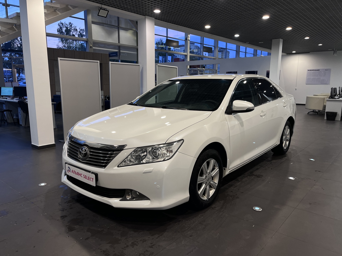 TOYOTA CAMRY