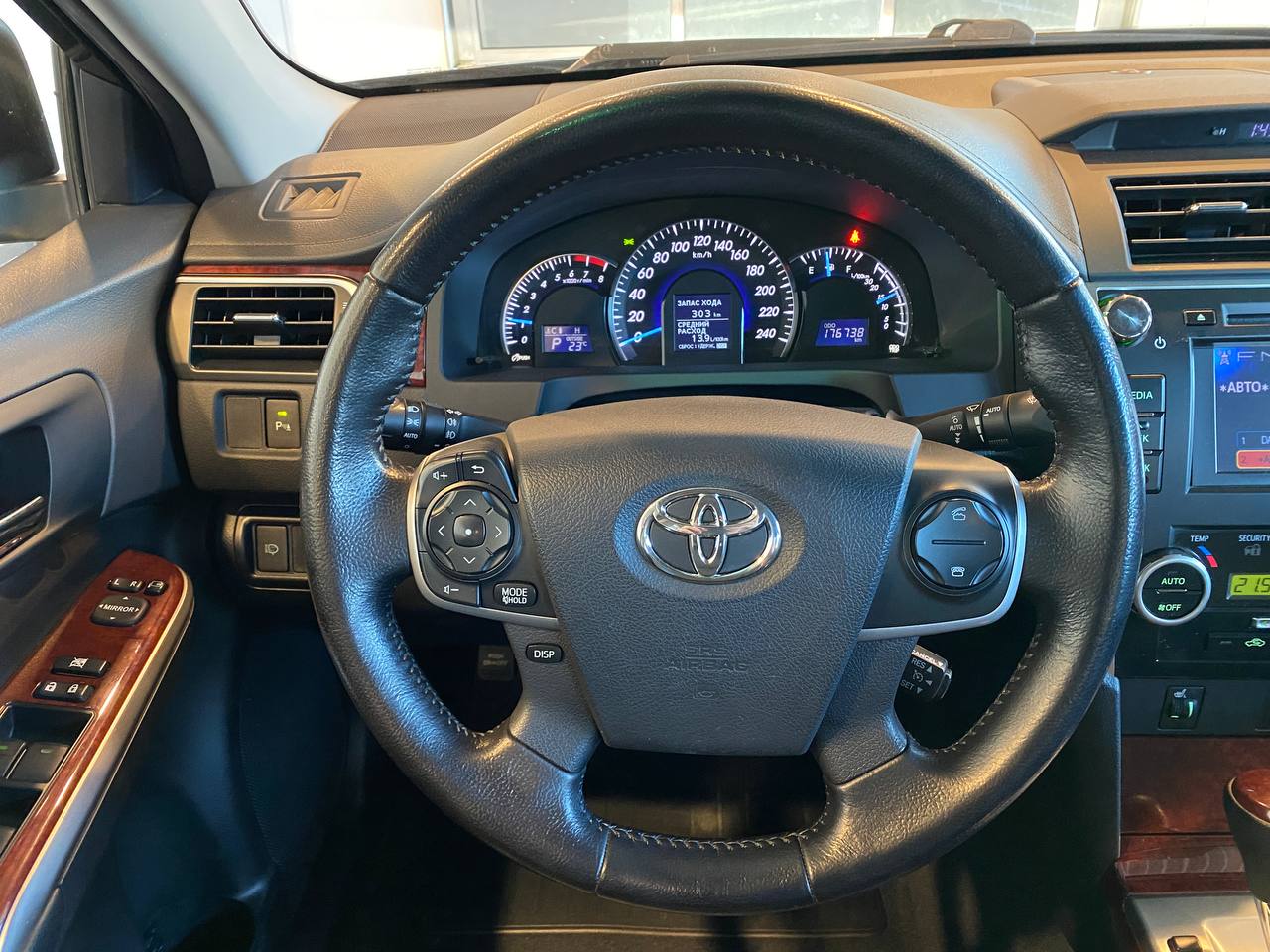 TOYOTA CAMRY