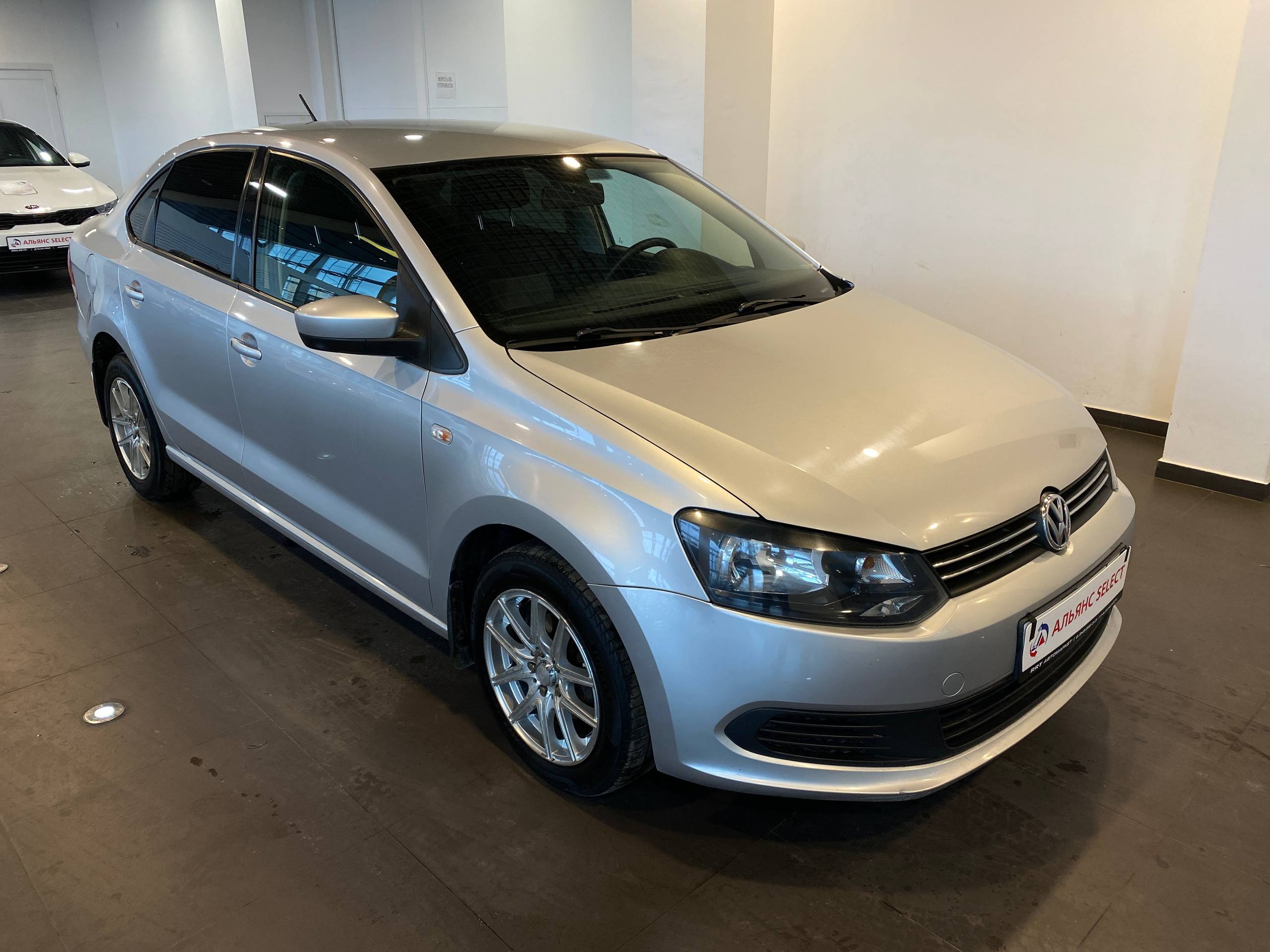 VOLKSWAGEN POLO
